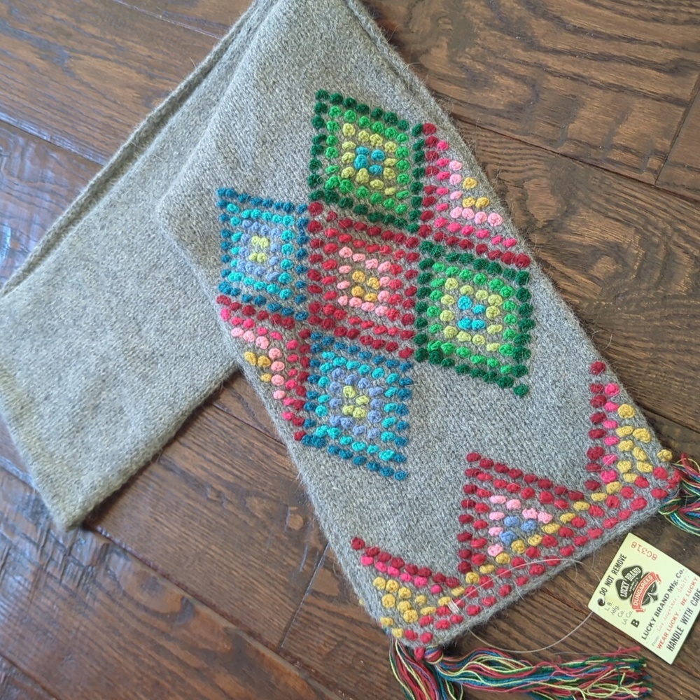 LUCKY BRAND I NWT Grey Scarf with Colorful Embroidered Diamond Pattern & Tassels
